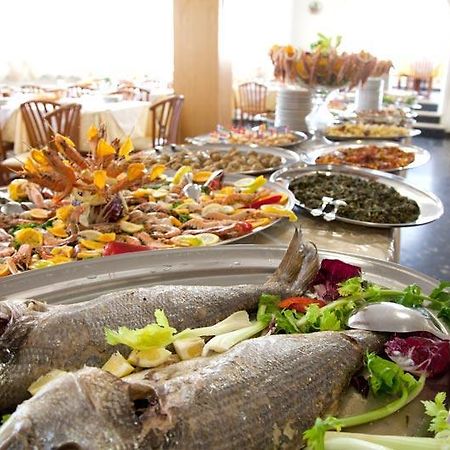 Hotel Peselli 马里纳迪马萨 外观 照片